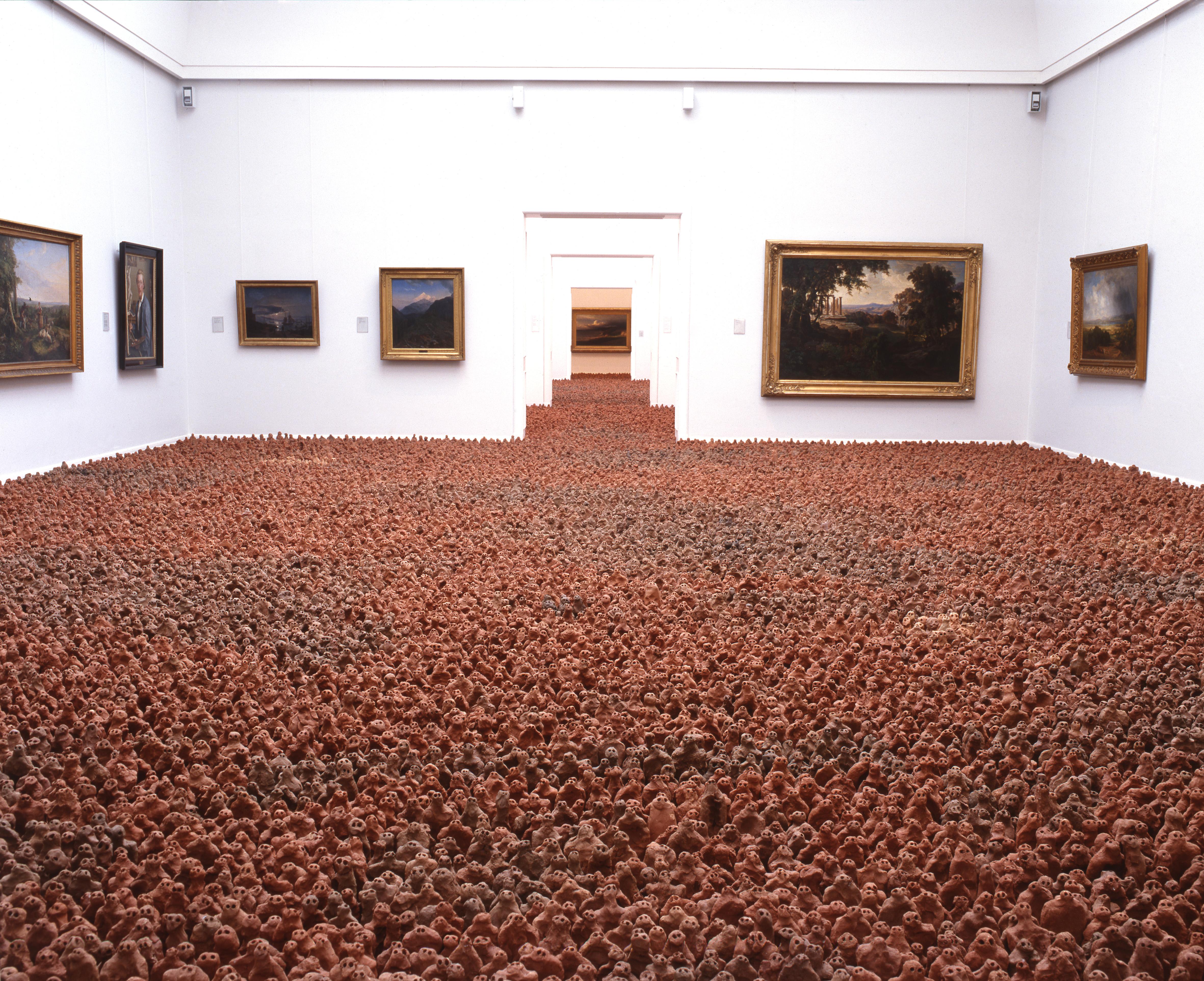 Antony-Gormley-European-Field-1993-terracotta-variable-size-approx.-35000-elements-each-8-26-cm-high-installation-view-Kunsthalle-zu-Kiel-Kiel-Germany-1997